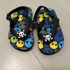 Skull toddler sandals. Size 5/6. Never worn.